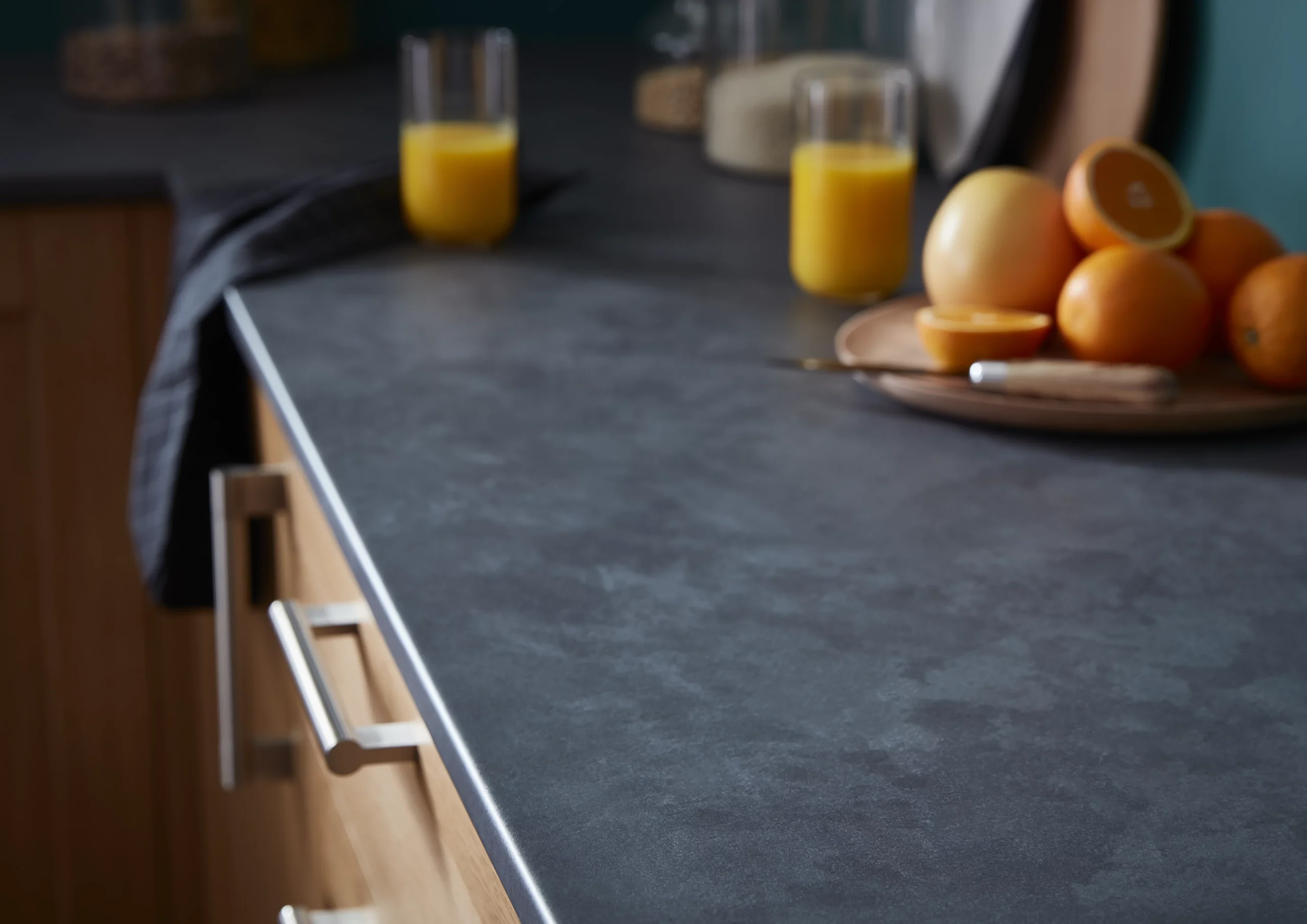 GoodHome 22mm Matt Grey Slate Effect Chipboard & Laminate Post-formed Kitchen Worktop, (L)3000mm 4 GoodHome 22mm Matt Grey Slate Effect Chipboard & Laminate Post-formed Kitchen Worktop, (L)3000mm - Image 4