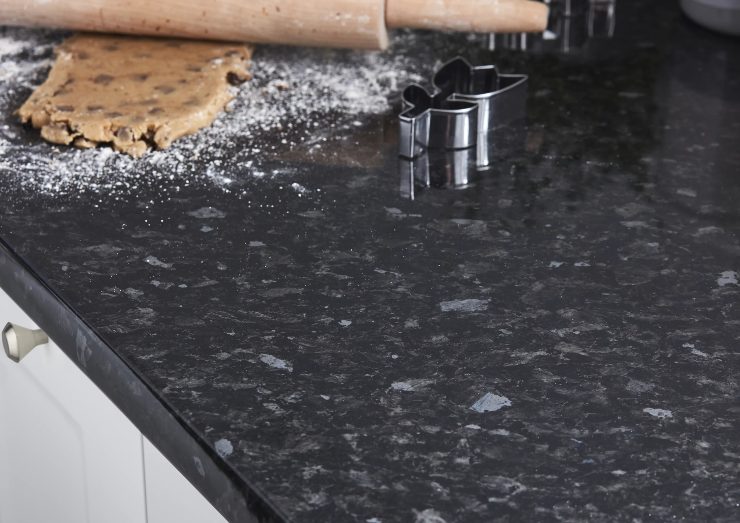 GoodHome 38mm Kabsa Gloss Black Granite Effect Laminate Post-formed Kitchen Worktop, (L)3000mm 12 GoodHome 38mm Kabsa Gloss Black Granite Effect Laminate Post-formed Kitchen Worktop, (L)3000mm - Image 12