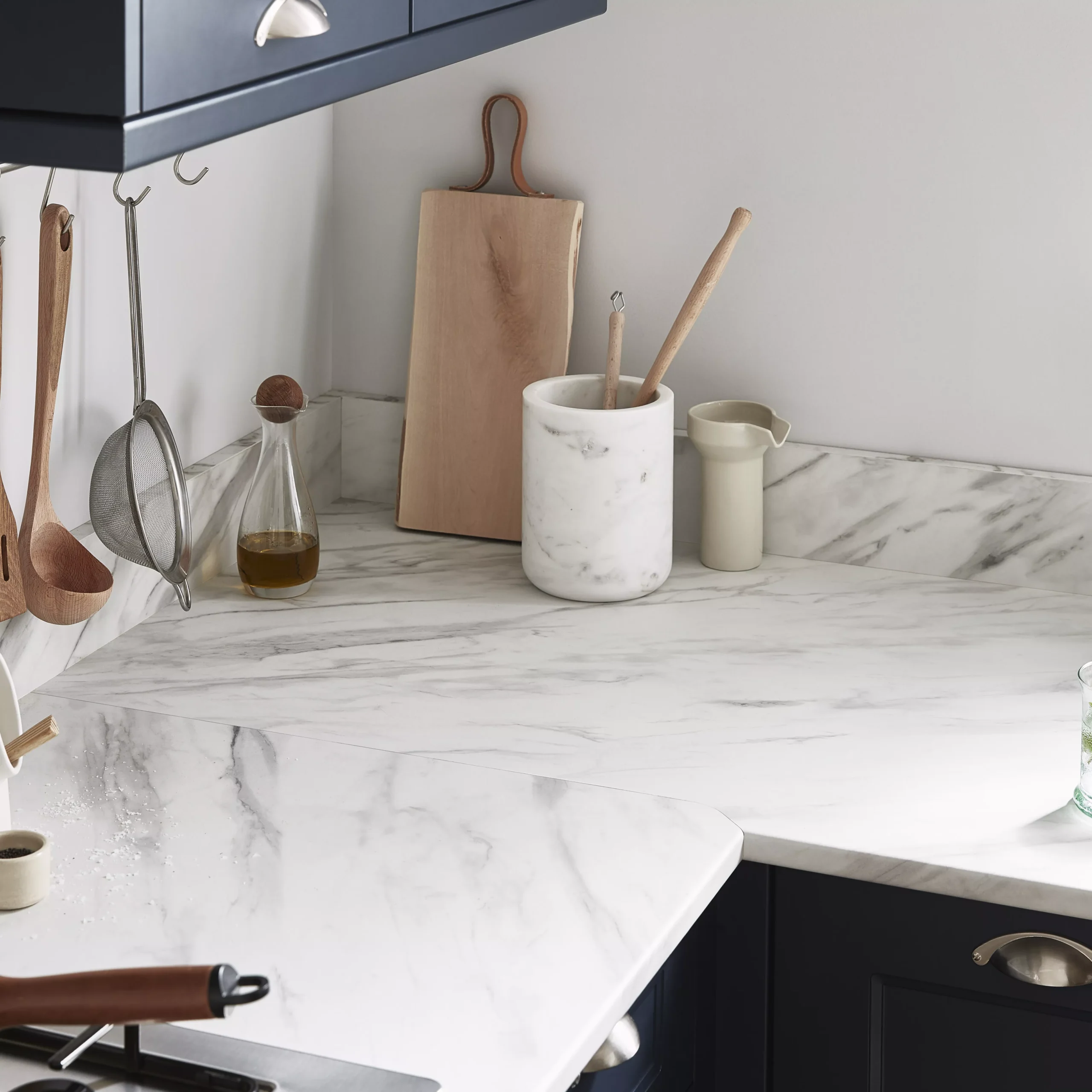 GoodHome Algiata White Marble Effect Laminate & Particle Board Upstand (L)3000mm 5 GoodHome Algiata White Marble Effect Laminate & Particle Board Upstand (L)3000mm - Image 5