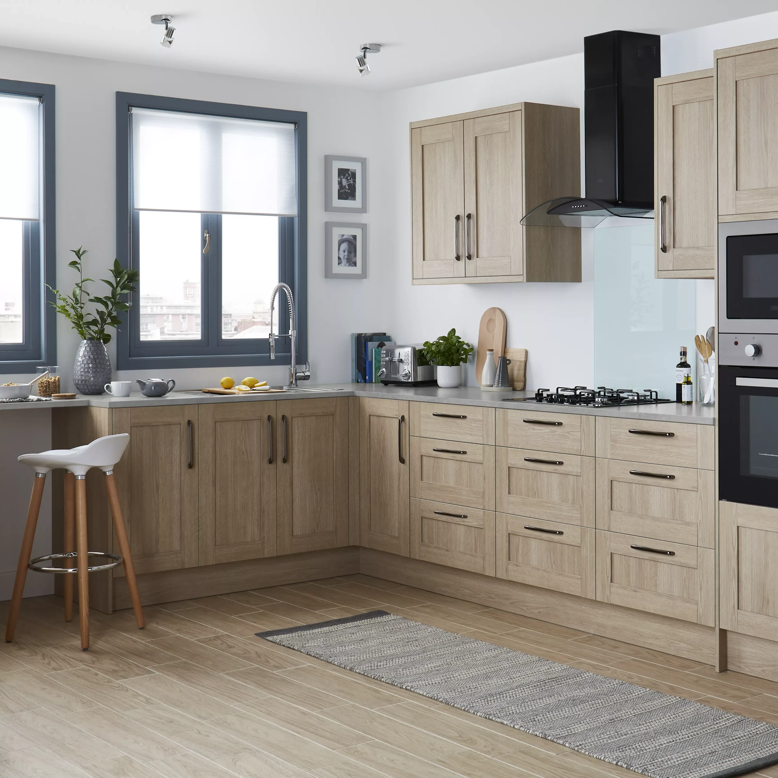 GoodHome Alpinia Oak Effect Shaker Drawerline Cabinet Door, (W)500mm (H)715mm (T)18mm 4 GoodHome Alpinia Oak Effect Shaker Drawerline Cabinet Door, (W)500mm (H)715mm (T)18mm - Image 4