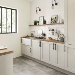 GoodHome Verbena Matt Cashmere Painted Natural Ash Shaker Highline Cabinet Door (W)600mm (H)715mm (T)20mm -Goodhome goodhome verbena matt cashmere painted natural ash shaker highline cabinet door w 600mm h 715mm t 20mm3663602653608 20i