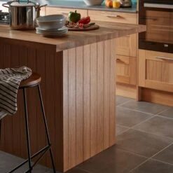GoodHome Verbena Natural Oak Shaker Standard Clad On Base Panel (H)900mm (W)610mm -Goodhome goodhome verbena natural oak shaker standard clad on base panel h 900mm w 610mm3663602642084 01i bq