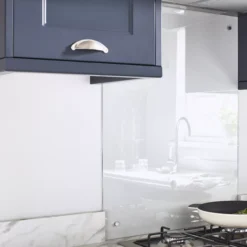 Nashi Transparent Glass Effect Glass Splashback, (H)800mm (W)600mm (T)5mm 6 Nashi Transparent Glass Effect Glass Splashback, (H)800mm (W)600mm (T)5mm -Goodhome nashi transparent glass effect glass splashback h 800mm w 600mm t 5mm3663602636755 21i
