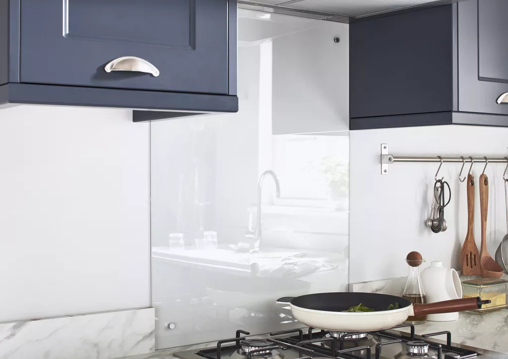 Nashi Transparent Glass Effect Glass Splashback, (H)800mm (W)600mm (T)5mm 4 Nashi Transparent Glass Effect Glass Splashback, (H)800mm (W)600mm (T)5mm - Image 4